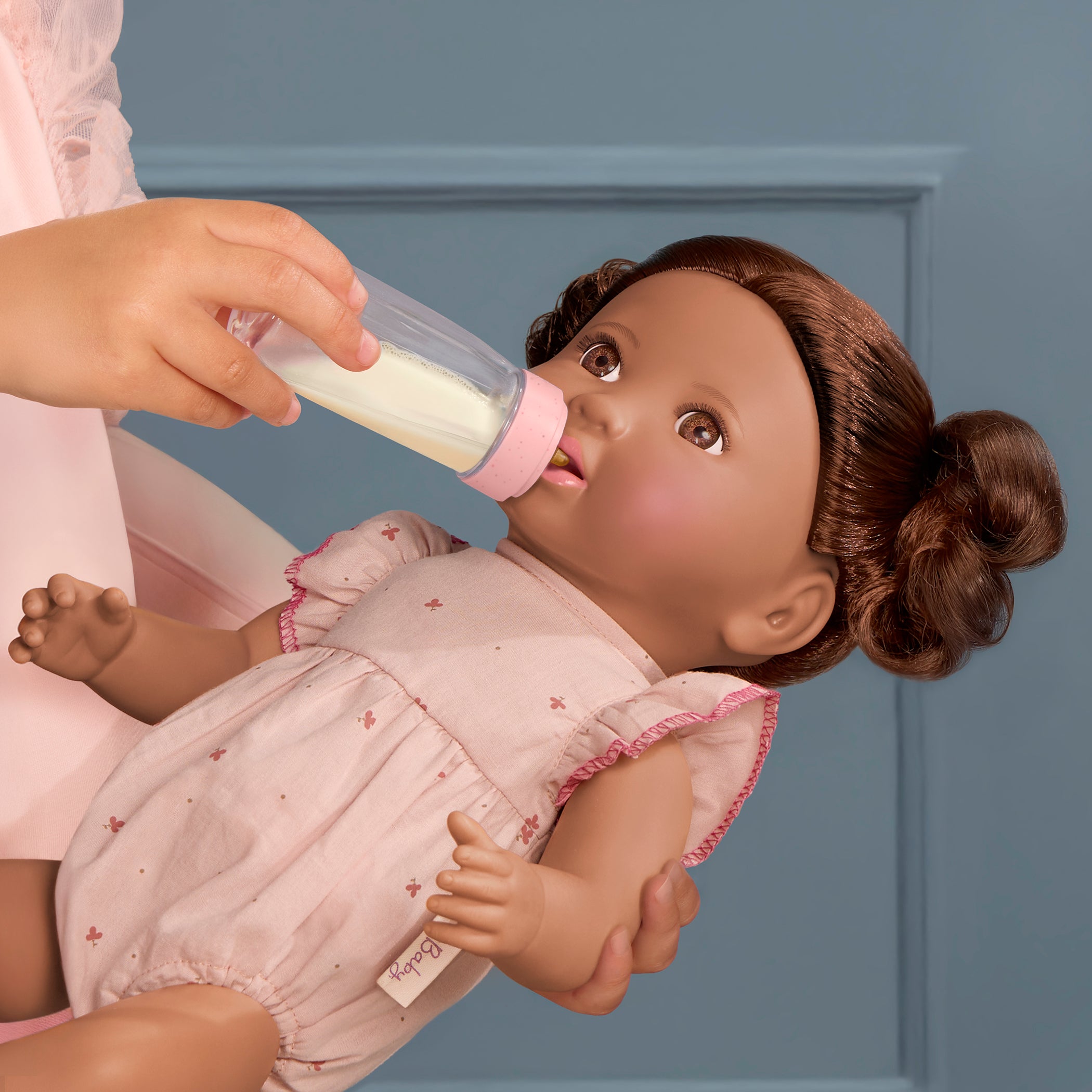 Brunette Doll with Bottle - Baby Doll with Brown Hair & Eyes - Bottle Accessory with Disappearing Milk - Toys for Kids Ages 2 Years + - LullaBaby UK